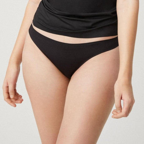 braga corte mini en encaje invisible total de ysabel mora. 2