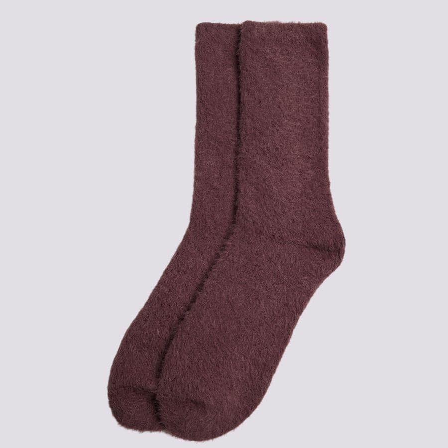 Maroon warm socks, ysabel mora.
