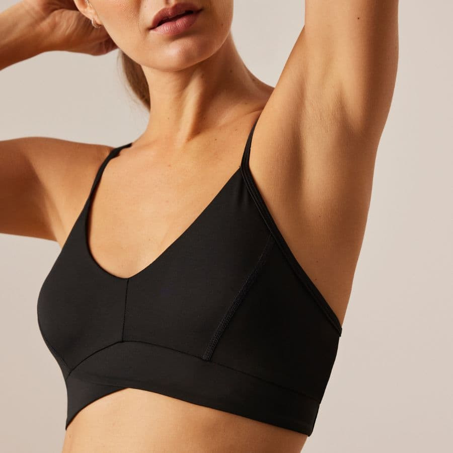 Sports bra, medium support, non wired, removable padded, focus collection, ysabel mora.