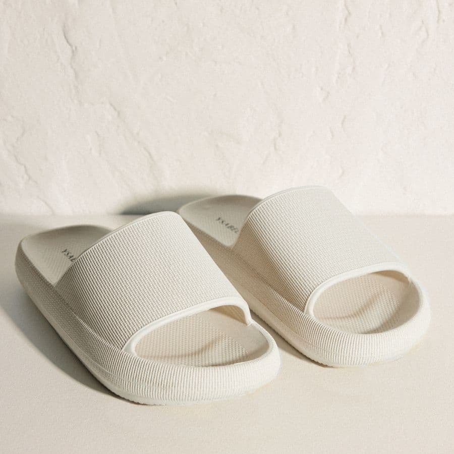 Flip-flops, ysabel mora.