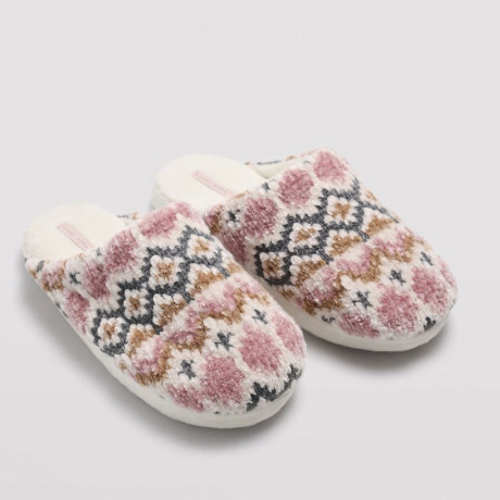 Winter house slippers, ysabel mora. 2