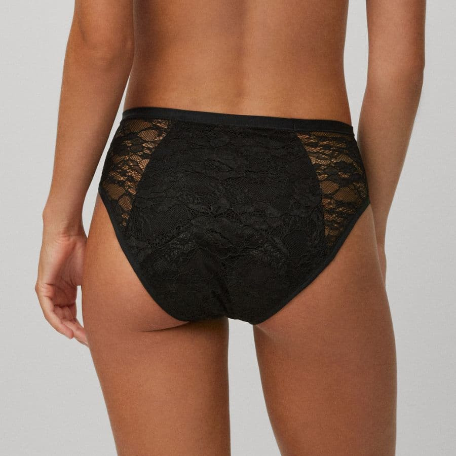 Menstrual lace panties, Ysabel Mora.