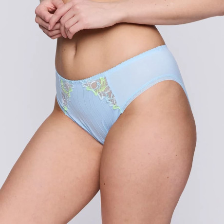 Medium briefs, deauville, primadonna. 2