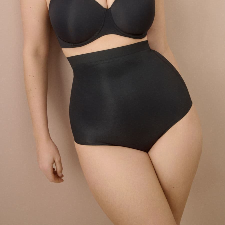 faja reductora alta, sin costuras 100% invisible, modelo figuras, primadonna.