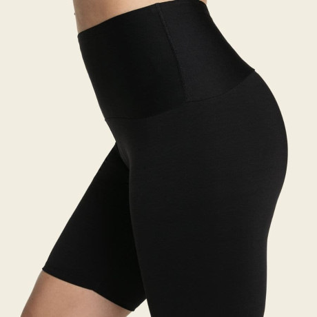 Short deportivo de compresión fuerte en abdomen de leonisa. 2