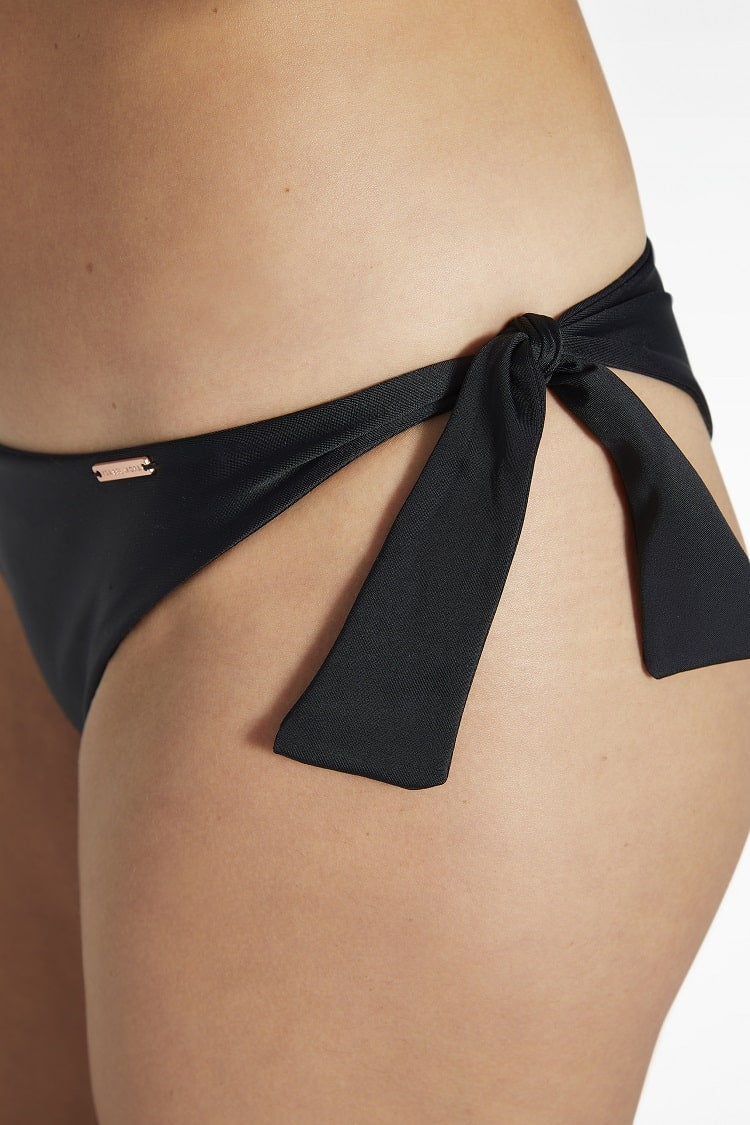 Ysabel Mora triangle bikini set, underwire-free with padding.