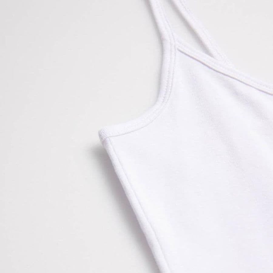 Camiseta interior con tirante fino en algodón de ysabel mora