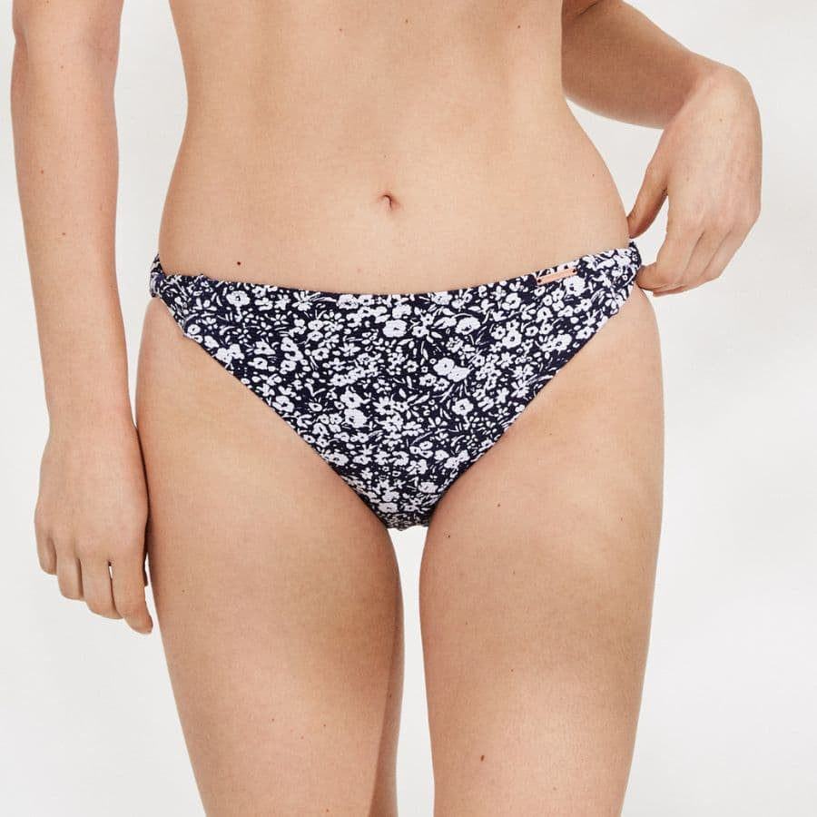 conjunto bikini sin tirantes flores, copa c de ysabel mora.
