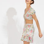 conjunto crop top y falda estampado flores de ysabel mora.