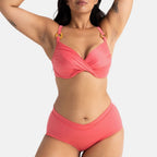 Braga bikini de talle alto lisa, cairns de dorina.