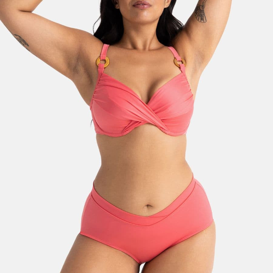 Braga bikini de talle alto lisa, cairns de dorina.