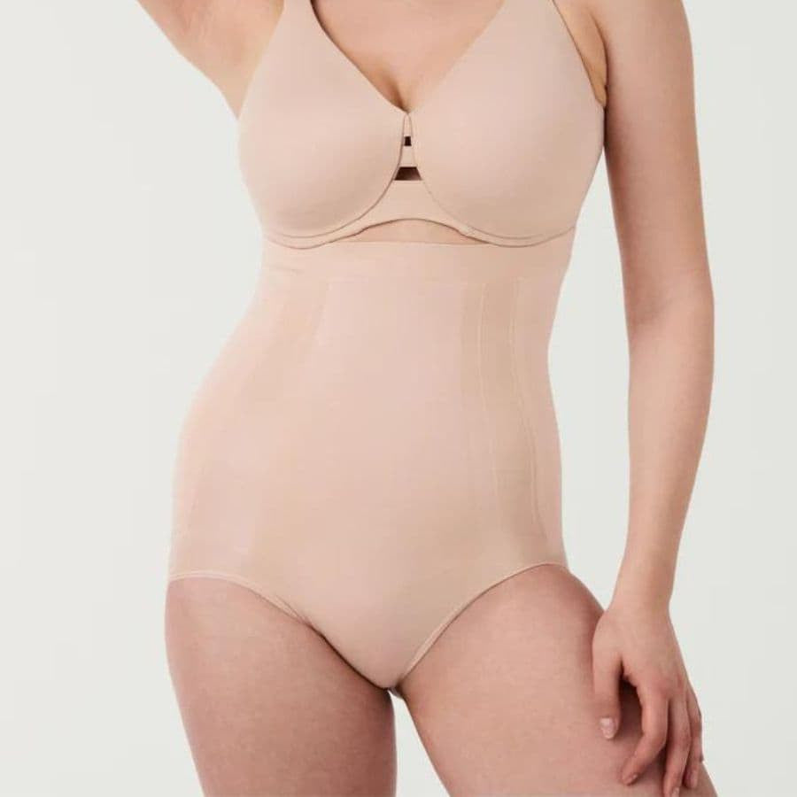 Faja reductora invisible, corte braga, spanx.