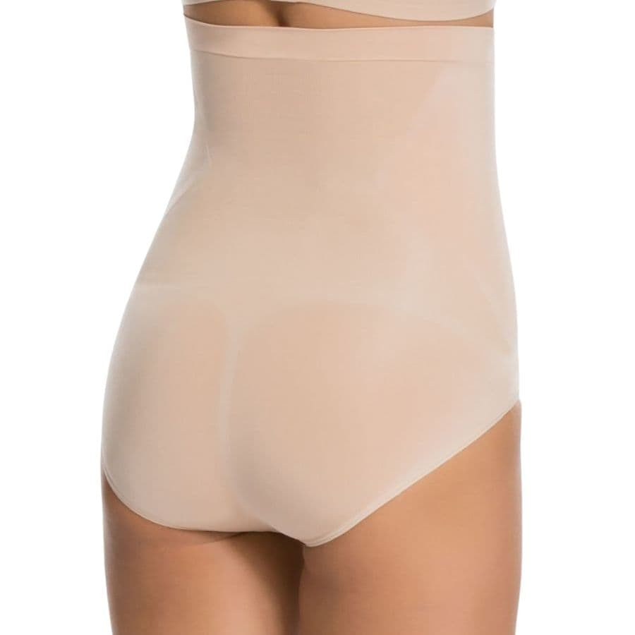Faja reductora invisible, corte braga, spanx.