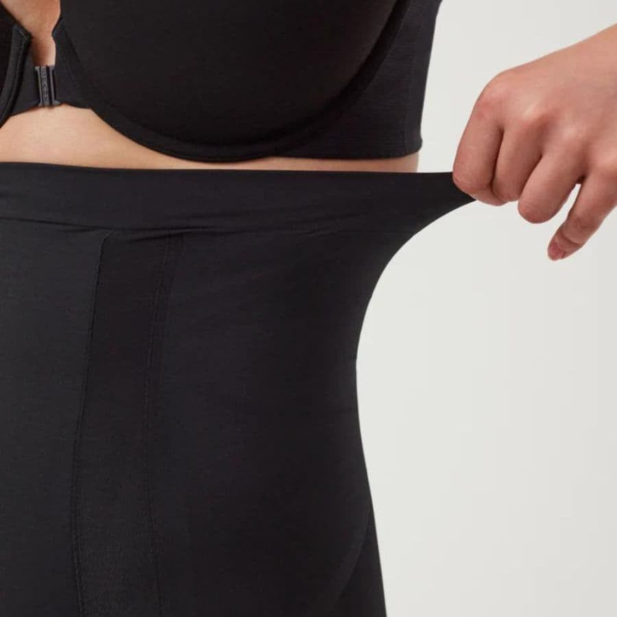 Faja reductora invisible, corte pantalón, spanx.