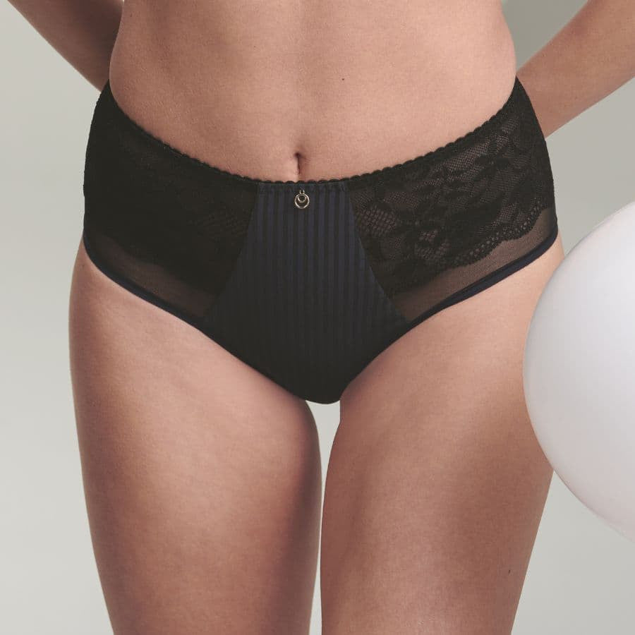 High-waisted lace briefs, Sita by Rosa Faia.