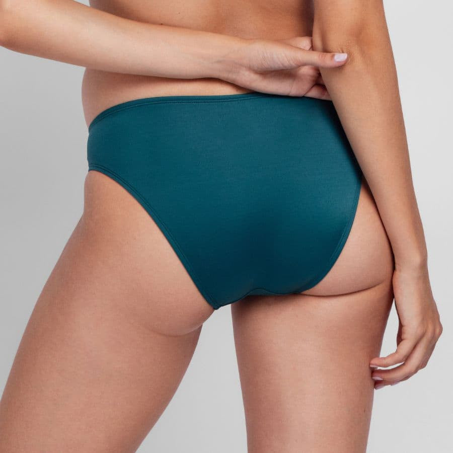 Braga bikini de corte midi tejido liso, mali de dorina.