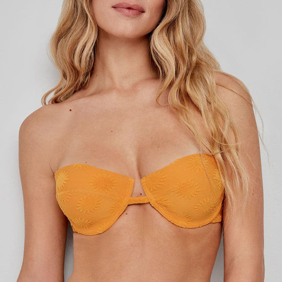 Conjunto bikini sin tirantes, estampado soles, relleno fino, gisela.