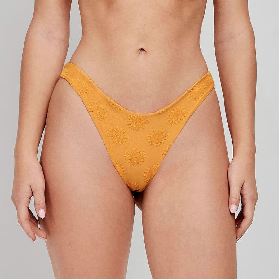 Conjunto bikini sin tirantes, estampado soles, relleno fino, gisela.