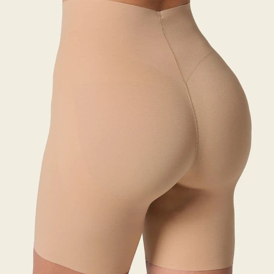 Culotte invisible de control en abdomen y muslos de leonisa.