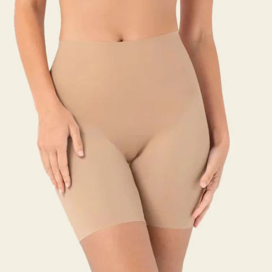 Culotte invisible de control en abdomen y muslos de leonisa.