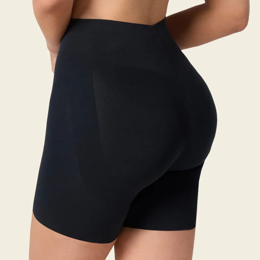Culotte invisible de control en abdomen y muslos de leonisa.
