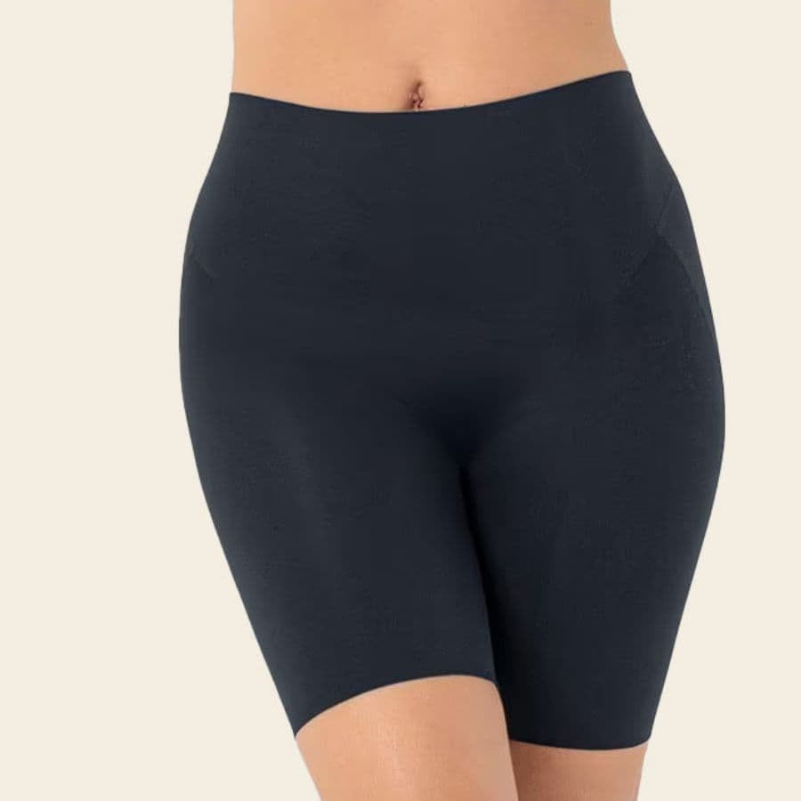 Culotte invisible de control, escote espalda en U de leonisa.
