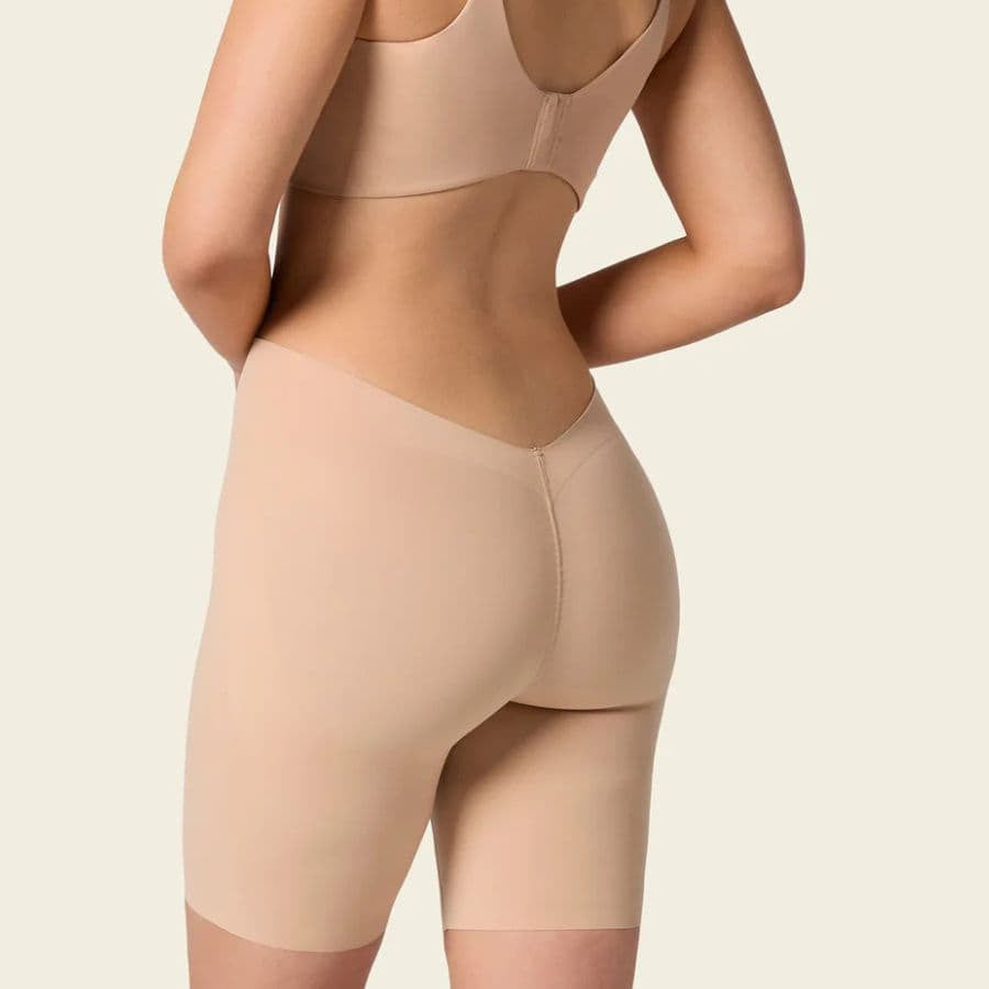 Culotte invisible de control, escote espalda en U de leonisa.