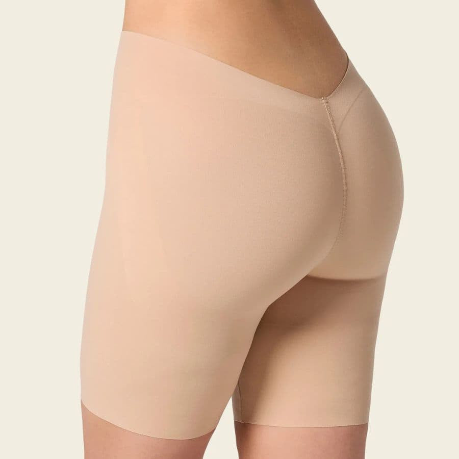 Culotte invisible de control, escote espalda en U de leonisa.