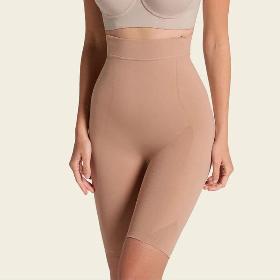 Faja pantalón control abdomen y levanta glúteos de leonisa.
