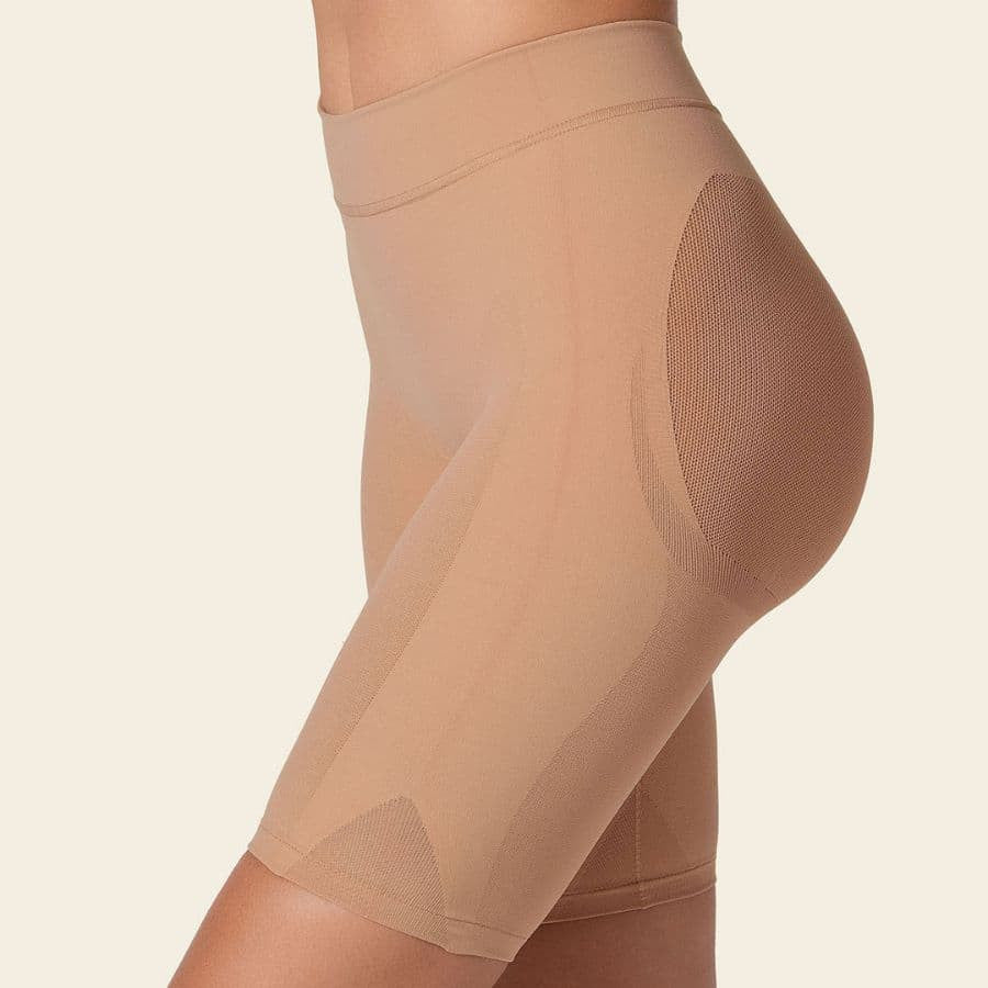 Short invisible con efecto lenvanta glúteos de leonisa.