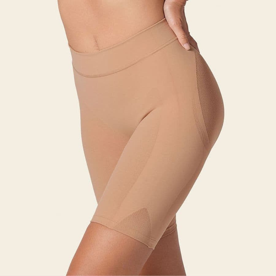 Short invisible con efecto lenvanta glúteos de leonisa.