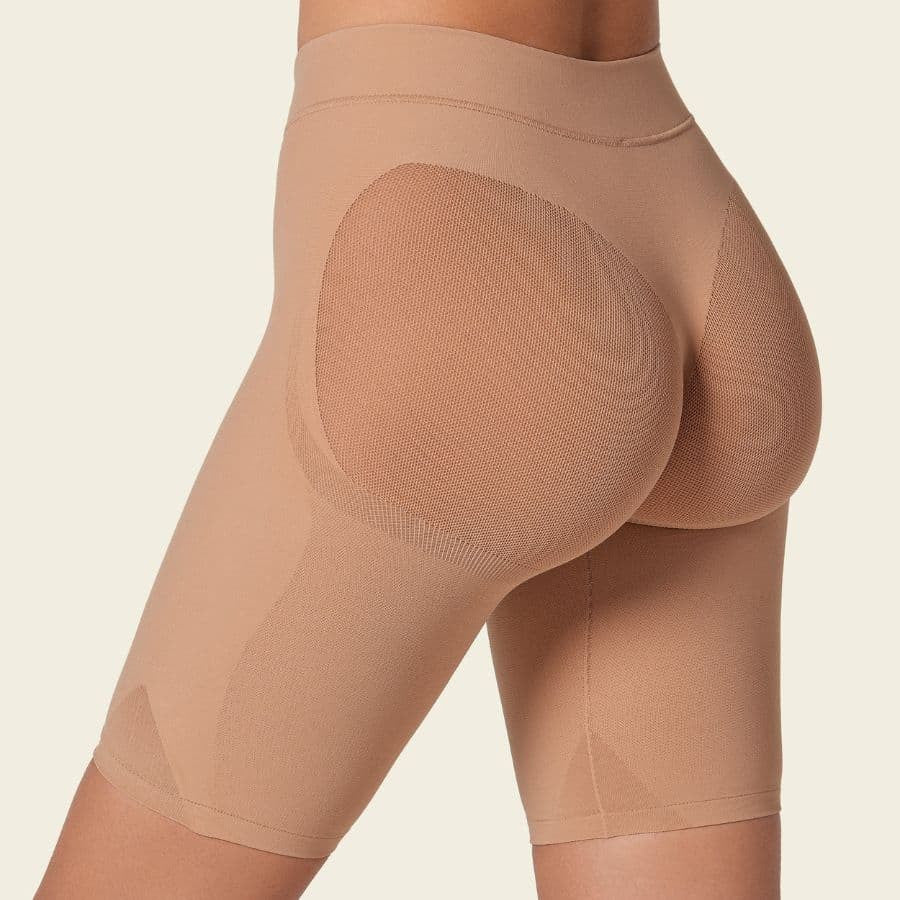 Short invisible con efecto lenvanta glúteos de leonisa.