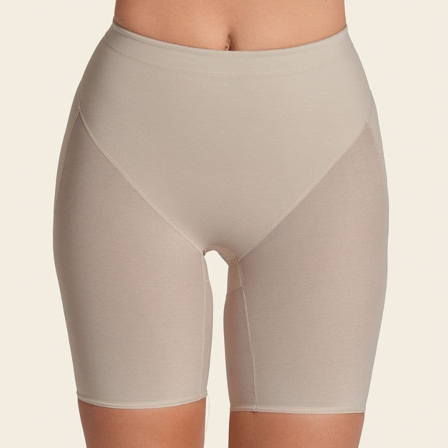 Faja pantalón control fuerte en el abdomen de leonisa.