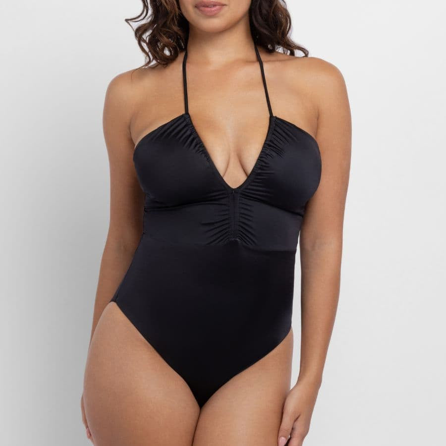 Bañador escote en V y halter sin aros, Katam de dorina.