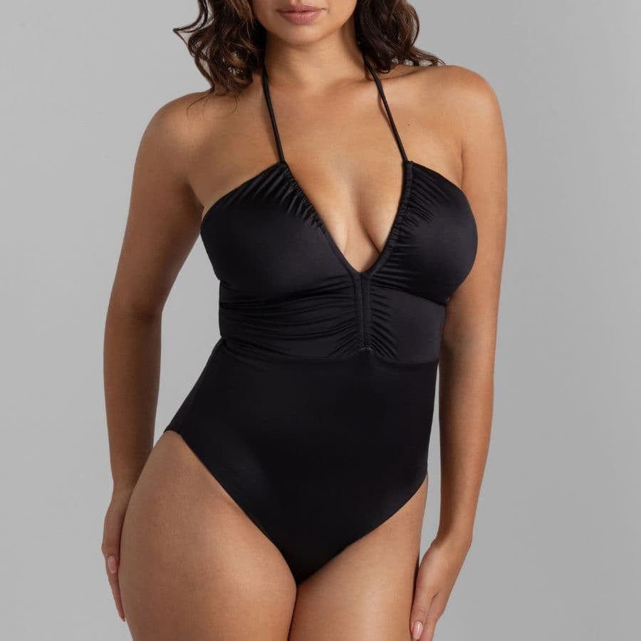 Bañador escote en V y halter sin aros, Katam de dorina.