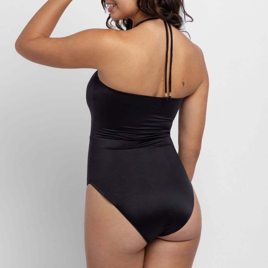 Bañador escote en V y halter sin aros, Katam de dorina.