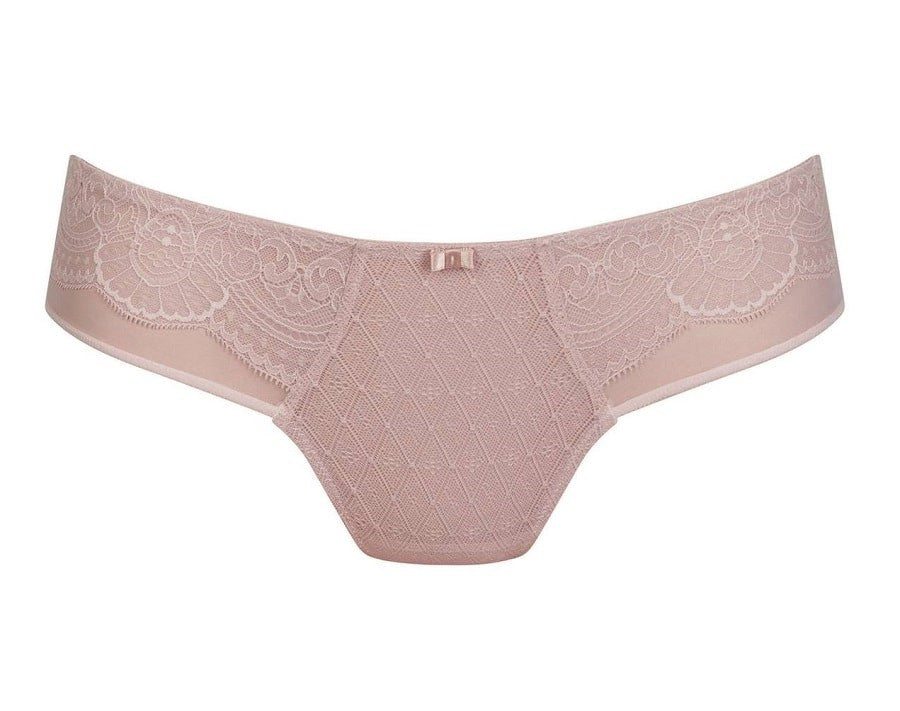Braguita corte brasileña de encaje, selma de rosa faia.