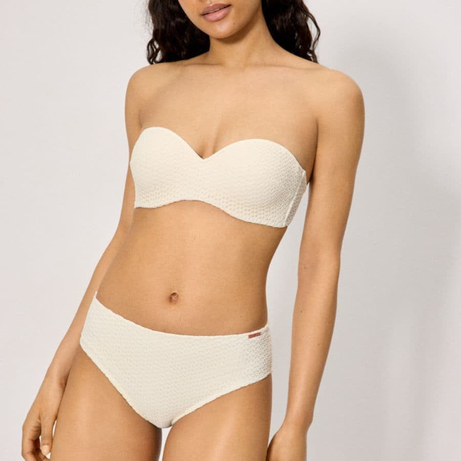 Conjunto bikini sin tirantes copa C, sand de ysabel mora.
