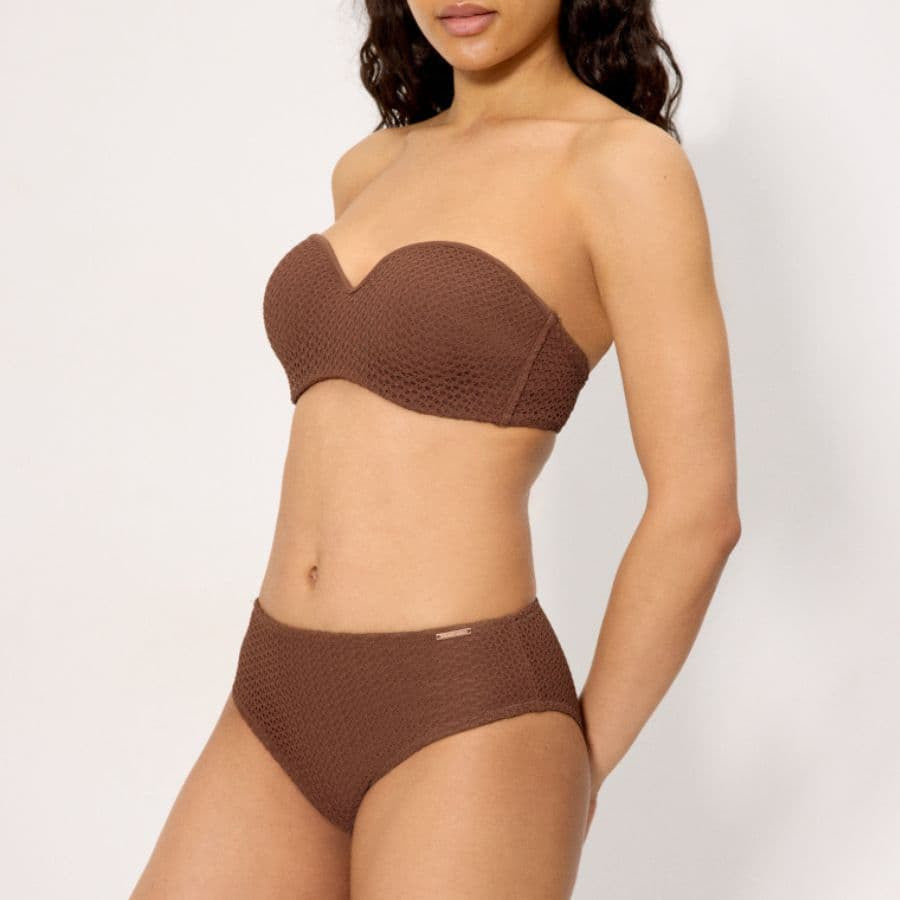 Conjunto bikini sin tirantes copa C, sand de ysabel mora.