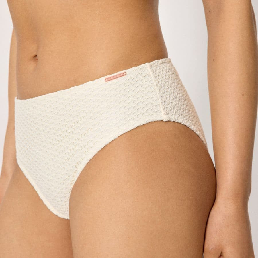 Conjunto bikini sin tirantes copa C, sand de ysabel mora.