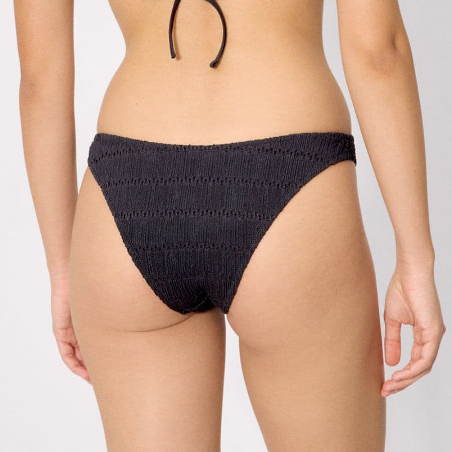 Conjunto bikini asimétrico copa b, strawberry de ysabel mora.