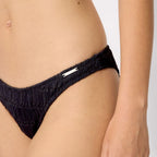 Conjunto bikini asimétrico copa b, strawberry de ysabel mora.