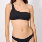 Conjunto bikini asimétrico copa b, strawberry de ysabel mora.