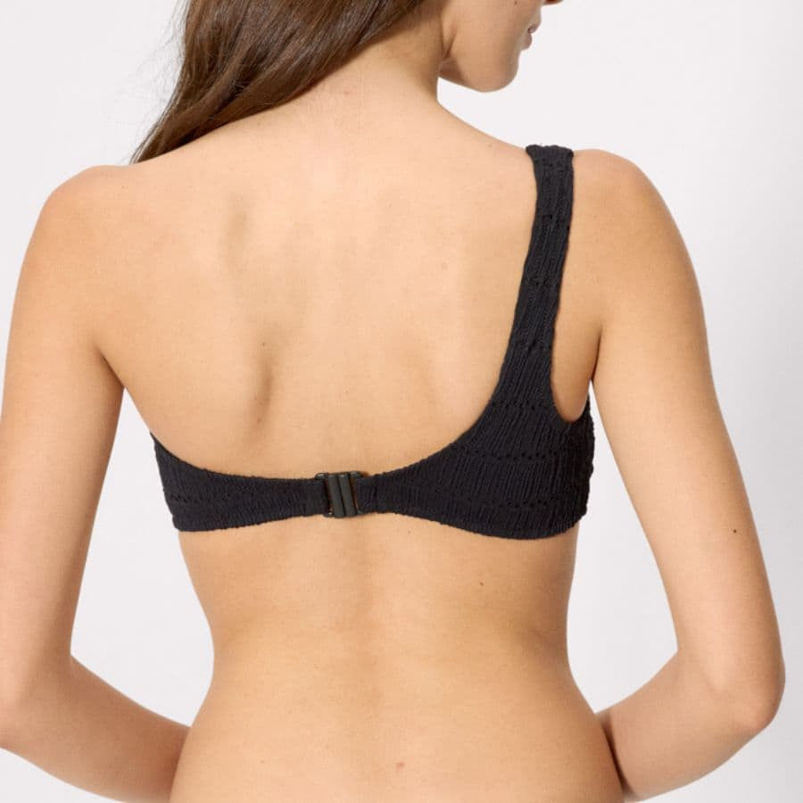 Conjunto bikini asimétrico copa b, strawberry de ysabel mora.