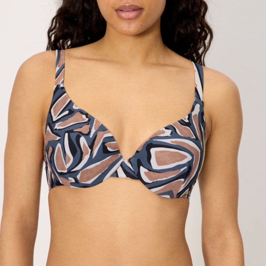 C-cup bikini set, Ysabel Mora Beach.