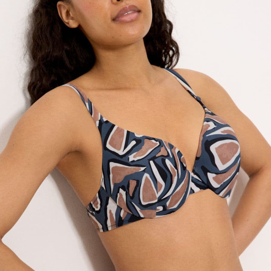 C-cup bikini set, Ysabel Mora Beach.