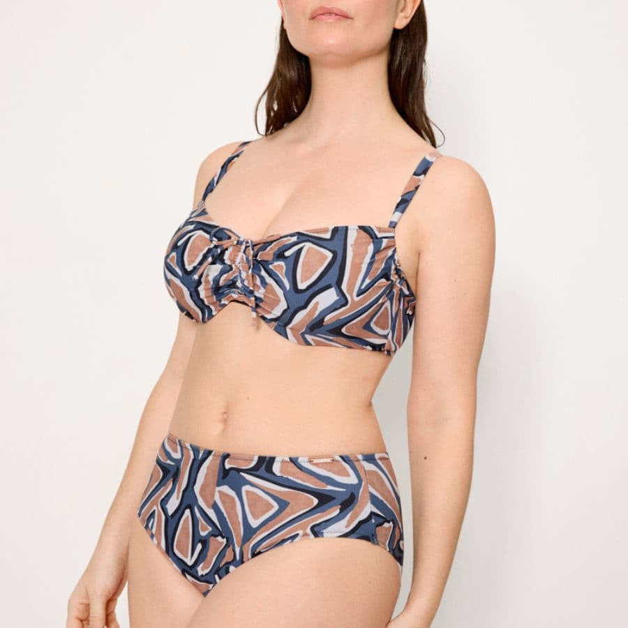 Conjunto bikini reductor copa d y e, beach de ysabel mora.