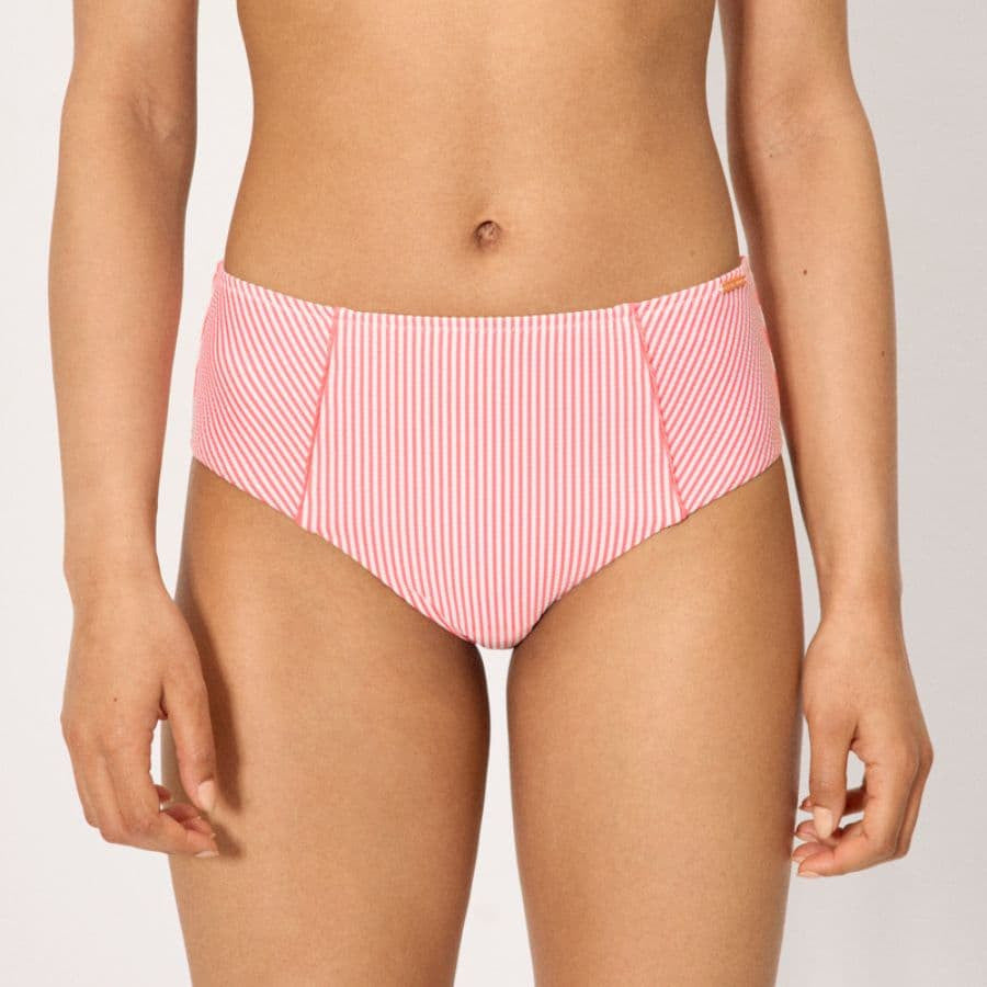 Conjunto de bikini reductor copa c, boat de ysabel mora.