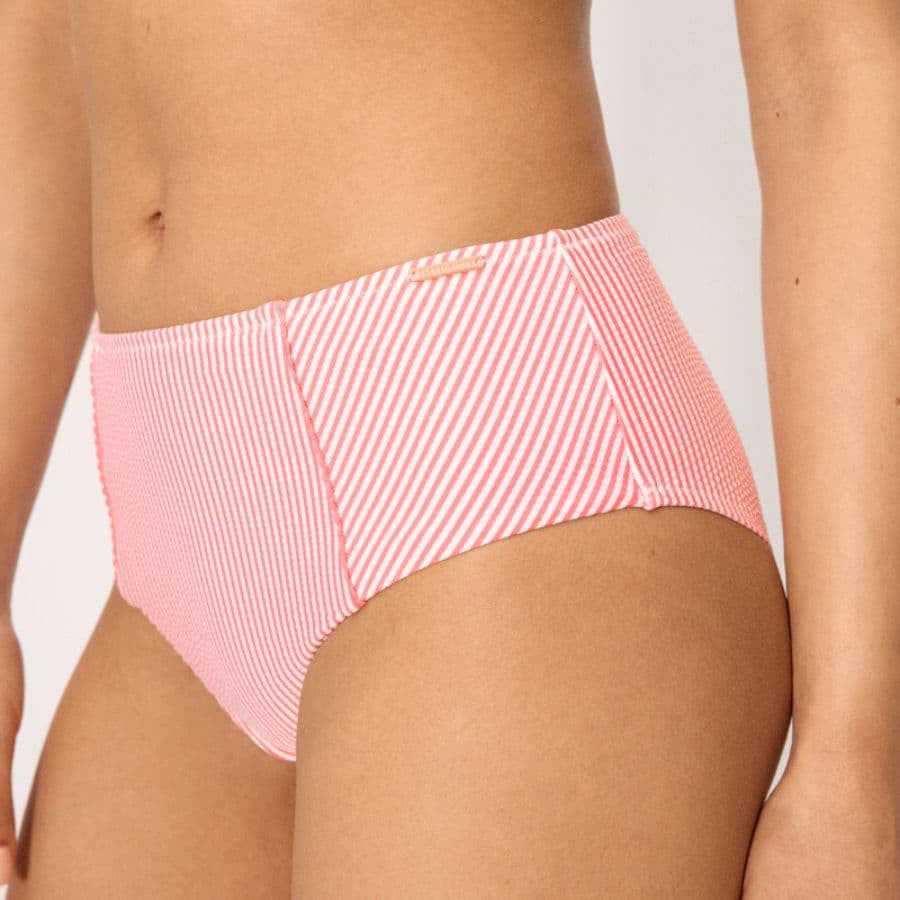 Conjunto de bikini reductor copa c, boat de ysabel mora.