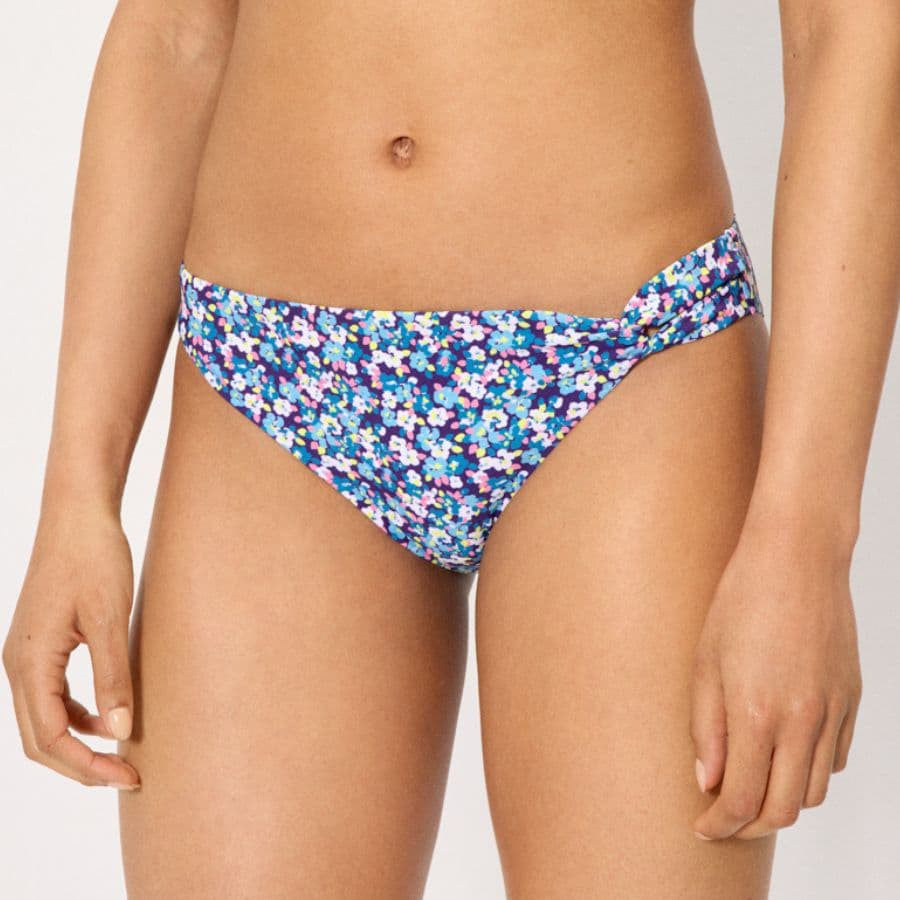 Conjunto bikini capacidad copa c, flowers de ysabel mora.